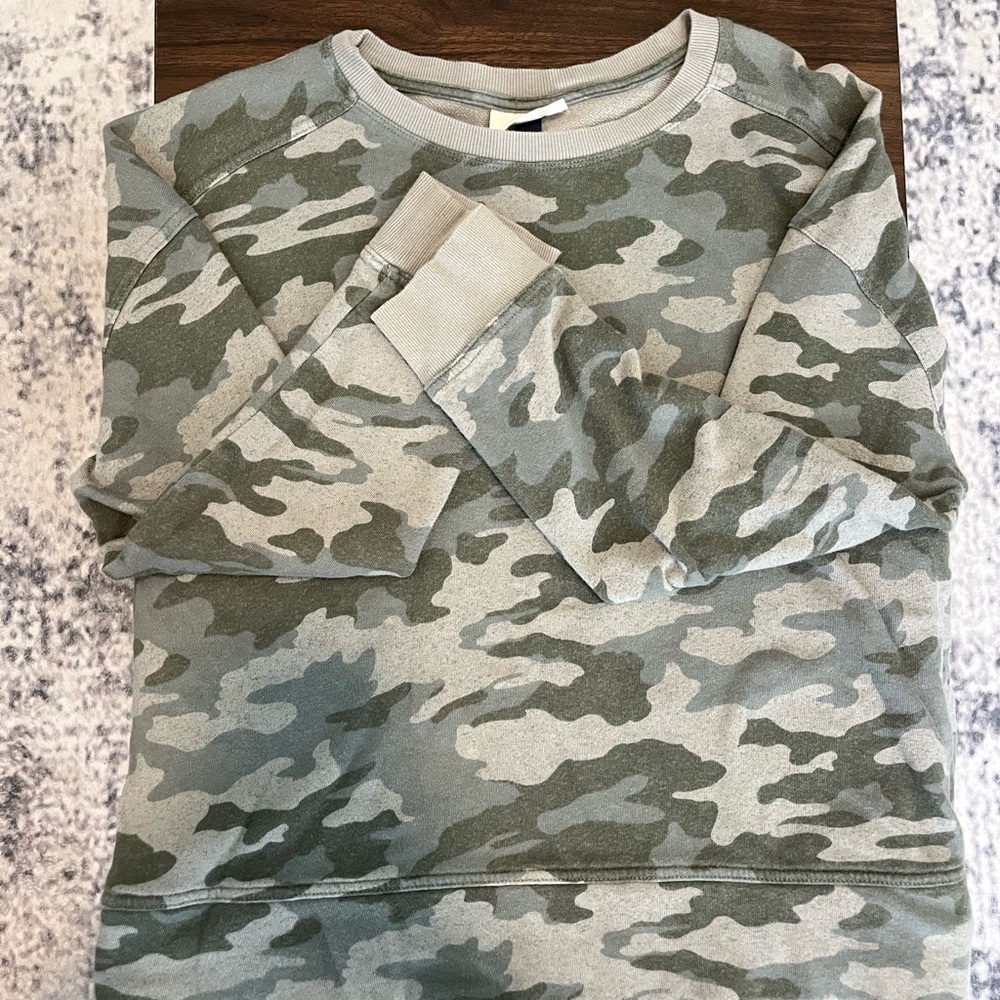 Universal Thread Green Camouflage Pullover